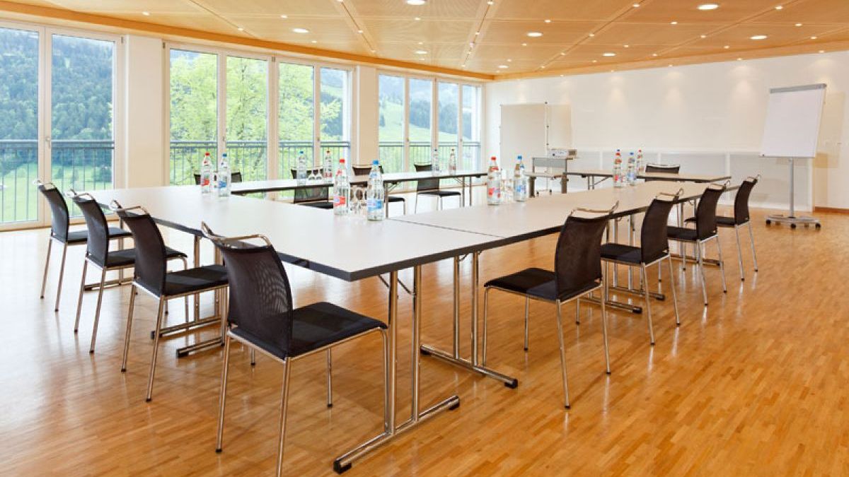 Unser Wildhusersaal Süd - eines der 8+ Seminarräume im Hotel Hirschen Wildhaus.